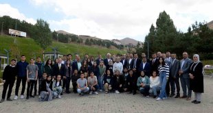 Başarıları öğrencilerle piknikte buluştular