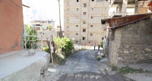 Hakkari'de bir semt ilk defa asfalta kavuşuyor