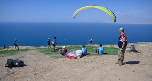Van'da Yamaç Paraşütü ve Paramotor Hedef Şampiyonası devam ediyor