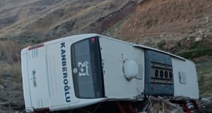Erzurum'da yolcu otobüsü şarampole devrildi, 3 kişi hayatını kaybetti, 22 kişi yaralandı