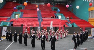Van ekibi, halk oyunları bölge yarışmasında 3 birincilik aldı