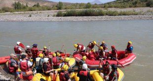 Masalsı kanyon arasında rafting keyfi