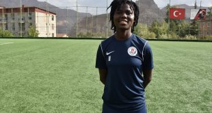 Hakkarigücü Kadın Futbol Takımı, Ganalı Ernestina Abambila'yı transfer etti