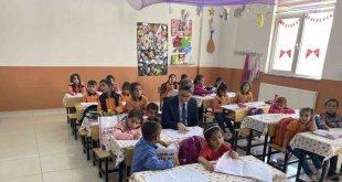 Taşlıçay Kaymakamı Arıkan, ilçe merkezindeki okulları ziyaret etti
