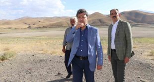 Vekil Türkmenoğlu kuruyan Zernek Barajı'nda incelemelerde bulundu