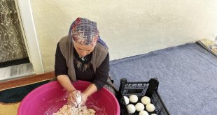 Ağrı'nın lezzetli yöresel yemeği keledoş için "kurut" mesaisi başladı