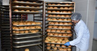 Hakkari'de meslek lisesinde, günde 6 bin ekmek üretiliyor