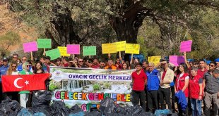 Munzur Gözeleri'nde 200 kişinin katılımıyla çevre temizliği yapıldı