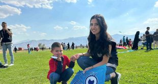 Yüksekova'da "Uçurtma Şenliği" renkli görüntülere sahne oldu