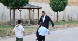 Bitlis Valisi Karaömeroğlu, Çocuk Evleri Sitesi'ni ziyaret etti