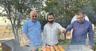 Yüksekovalı öğretmenler kurul toplantısını masa başında değil, mangal başında yaptı