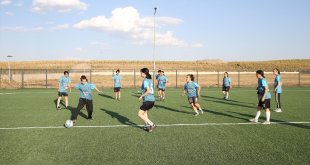 Muşlu kadın futbolcular 2. Lig hedefiyle play-in maçlarına hazırlanıyor