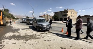 Yüksekova'da 7 yıldır kapalı olan İpekyolu Caddesi trafiğe açıldı