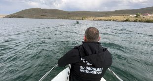 Çıldır Gölü'nde balıkçı teknelerine yönelik denetim yapıldı