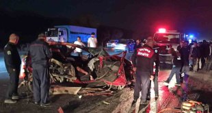 Tatvan'da zincirleme trafik kazası: 1 ölü, 4 yaralı