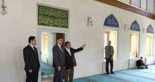 Vali Çiftçi'den Alvarlı Efe'nin kabrine ziyaret