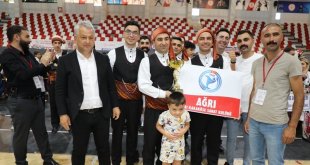 Ağrı Halk Oyunu Ekibi Bölge Şampiyonu oldu