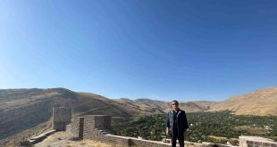 Vali Karaömeroğlu tarihi ve doğal mekanları gezmeye devam ediyor