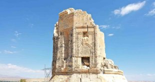 600 yıllık Kara Yusuf Bey Kümbeti onarılmayı bekliyor