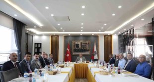 Ağrı Valiliği, kaymakamlara veda yemeği düzenledi