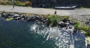 Ağrı Dağı eteklerinde yüzme keyfi