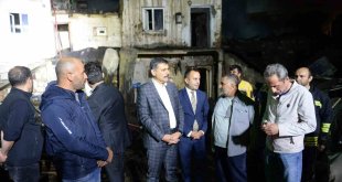 Erzurum Valisi Mustafa Çiftçi, 8 evin kül olduğu köyde incelemelerde bulundu