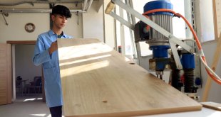 Meslek lisesi öğrencileri Elazığ depreminden sonra yenilenen okullar için mobilya üretiyor