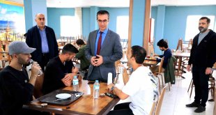 Gençlik ve Spor Müdürü Din, öğrencilerle bir araya geldi