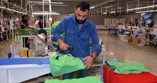 Muş'ta kurulan tekstil fabrikasında üretilen ürünler yurt dışına gönderiliyor