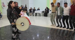 Zurnacı baba ve davulcu kızı düğünlerde davetlileri coşturuyor