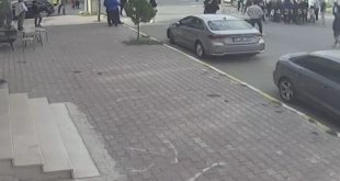 Iğdır'da meydana gelen motosiklet kazası güvenlik kamerasına yansıdı