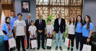 Vali Usta bocce sporcularını makamında kabul etti