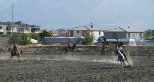 Erzincan'da ata sporu cirit heyecanı