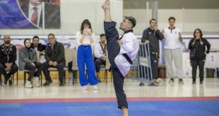 Milli tekvandocu Muhammed Emir, kazandığı madalyalarla şampiyon babasının yolundan gidiyor: