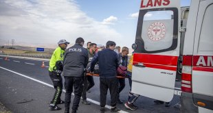 Erzurum'da işçileri taşıyan kamyonetin devrilmesi sonucu 7 kişi yaralandı