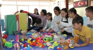 Bitlis'te öğretmen ve öğrencilerin topladığı oyuncaklar Erzurum'daki çocuklara ulaştırılacak