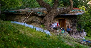 Van'da doğaseverler doğal güzellikleriyle ilgi çeken Demirkazık köyünü gezdi