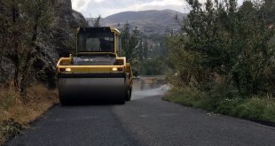 Hakkari'de asfalt mesaisi devam ediyor