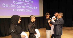 Tıp Fakültesi öğrencileri beyaz önlüklerini giydi