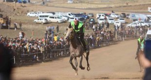 Bingöl'de 20 yıl aradan sonra geleneksel at yarışları yeniden yapıldı