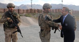 Kars Valisi ve Belediye Başkan Vekili Polat, Şehittepe Üs Bölgesi'nde incelemede bulundu