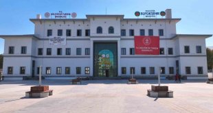 Malatya 100. Yıl İl Halk Kütüphanesi'ne öğrencilerden tam not