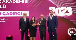Eczacılık akademisi 2023 bilim ödülüne Prof. Dr. Çadırcı layık görüldü