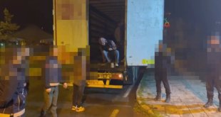 Ağrı'da Afgan uyruklu 80 düzensiz göçmen yakalandı