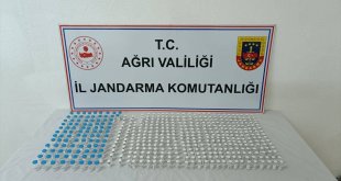 Ağrı'da İranlı yolcunun çantasında gümrük kaçağı 740 botoks ürünü ele geçirildi
