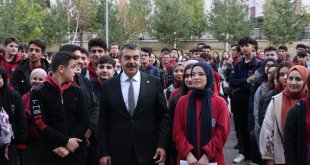 Bakan Tekin, Erzurum'daki lisede düzenlenen bayrak törenine katıldı
