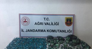 Ağrı'da 1037 "firuze taşı" ele geçirildi