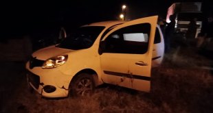 Kars'ta tırın iki otomobile çarptığı kazada 2 polis yaralandı