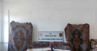 Ağrı'da İran halıları ele geçirildi