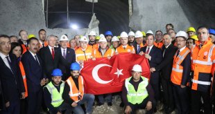 Bakan Uraloğlu, Erzincan'daki Sünebeli Tüneli Işık Görme Töreni'nde konuştu: